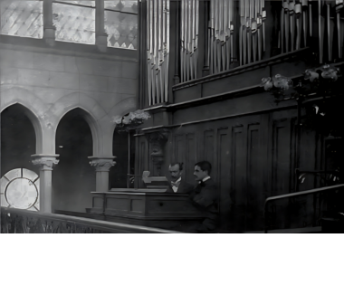 Pierre Kunc à l'orgue de la chapelle de l'école Ste Geneviève de la rue Lhomond à Paris, vers 1895.